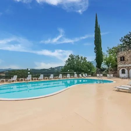 Majestic In With Private Pool Szálloda 4*