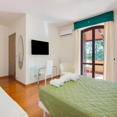 Majestic In With Private Pool Otel 4*