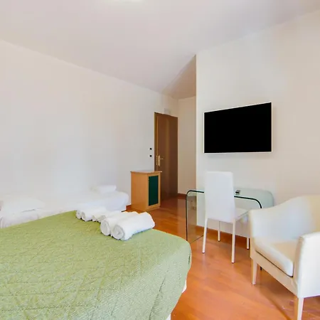 Otel Majestic In With Private Pool