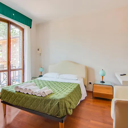 Majestic In With Private Pool Hotel