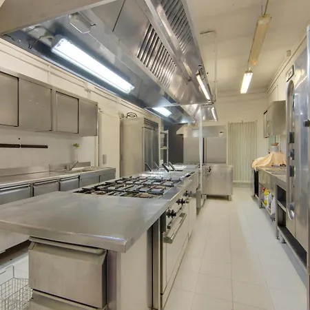 Otel Majestic In With Private Pool 4*