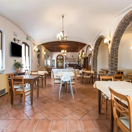 Majestic In With Private Pool Otel 4*